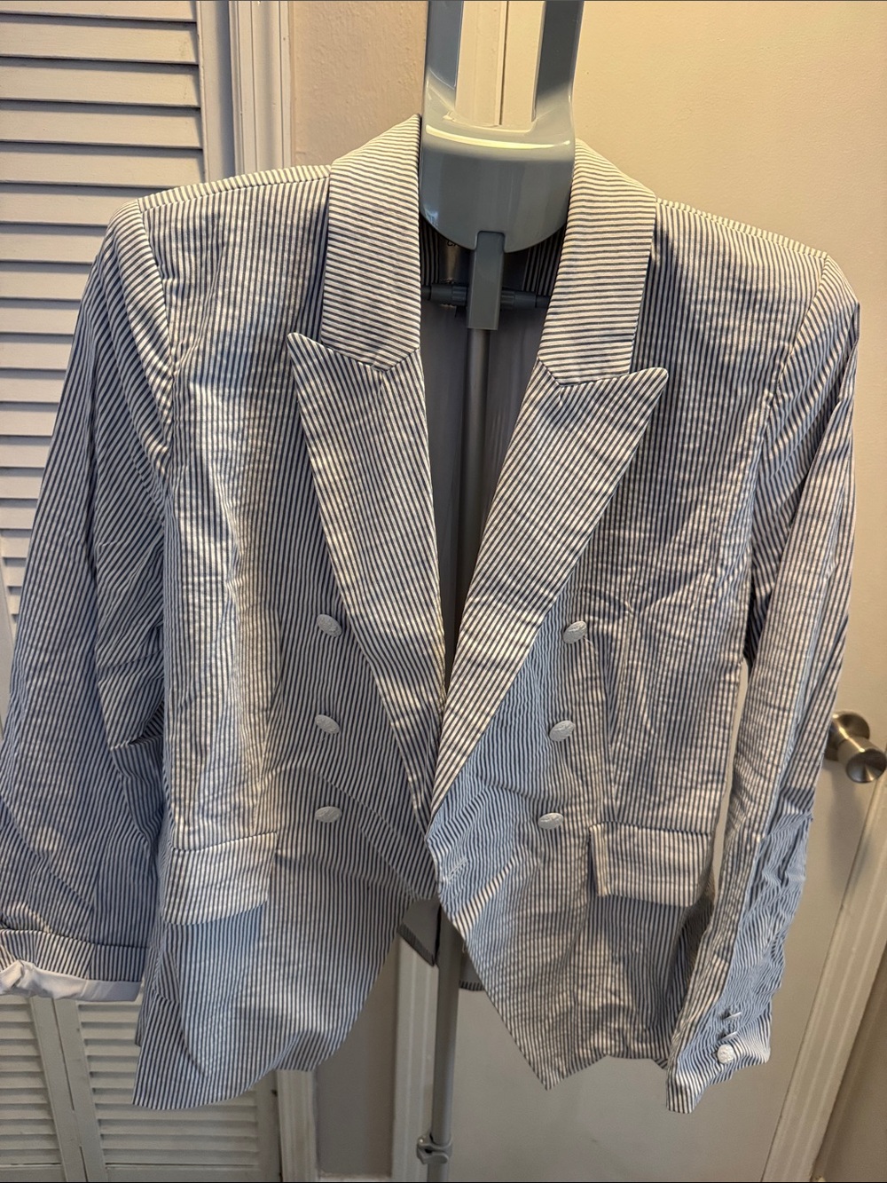 Striped Double-Breasted Seersucker Blazer - Blue/White